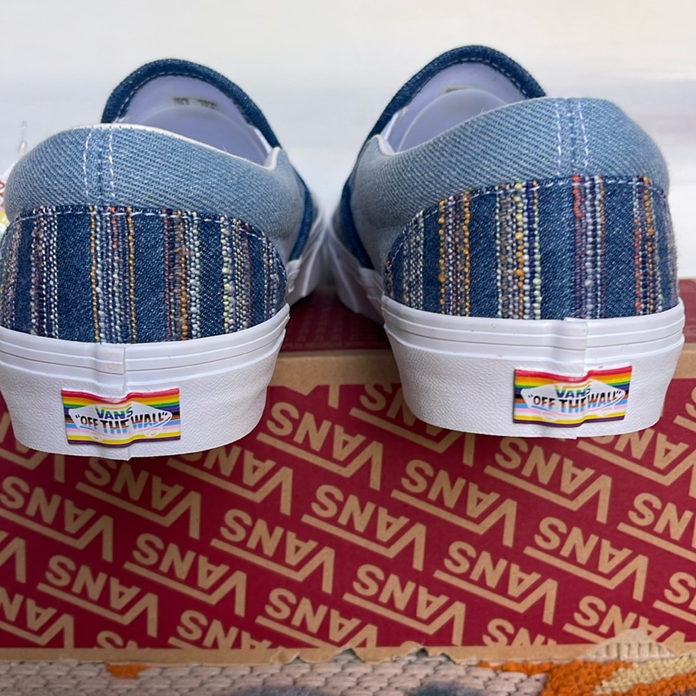 Vans WMNS Classic Slip-On
2gether As Ourselves Multi
VN000BVZCYL
Sneakers - Picture 12 of 16